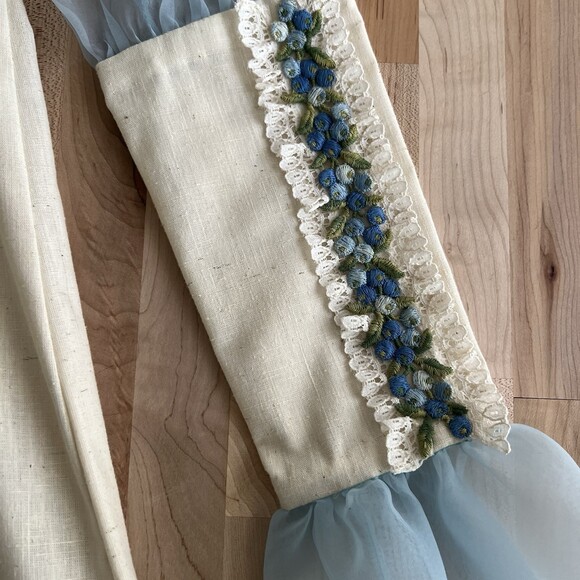Vtg 60-70s Renaissance Style Dress Peasant Lace Floral Ribbon Cream Light Blue 6 - Picture 8 of 14